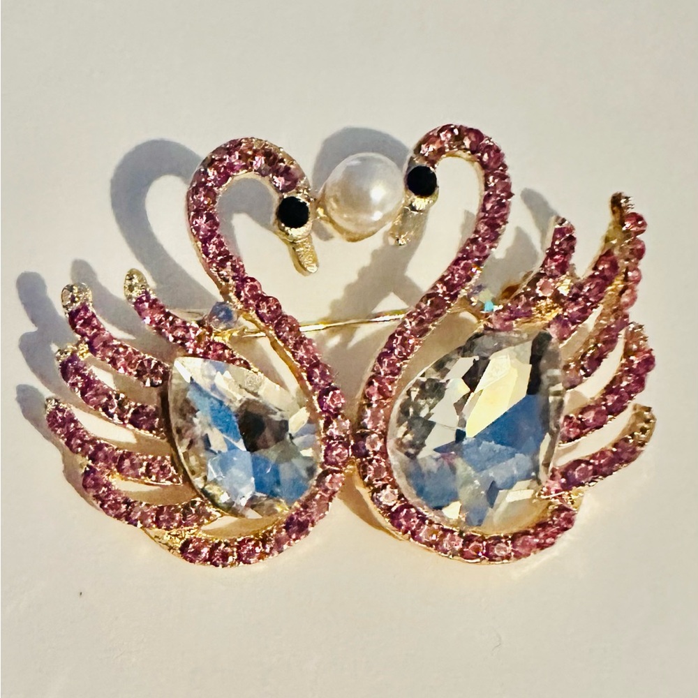 Elegant Pink Rhinestones Swan Brooch